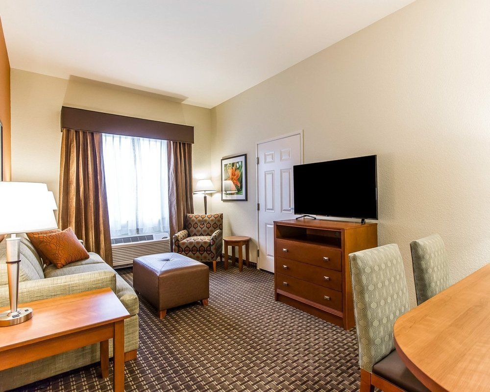 Mainstay Suites Stanley Екстериор снимка