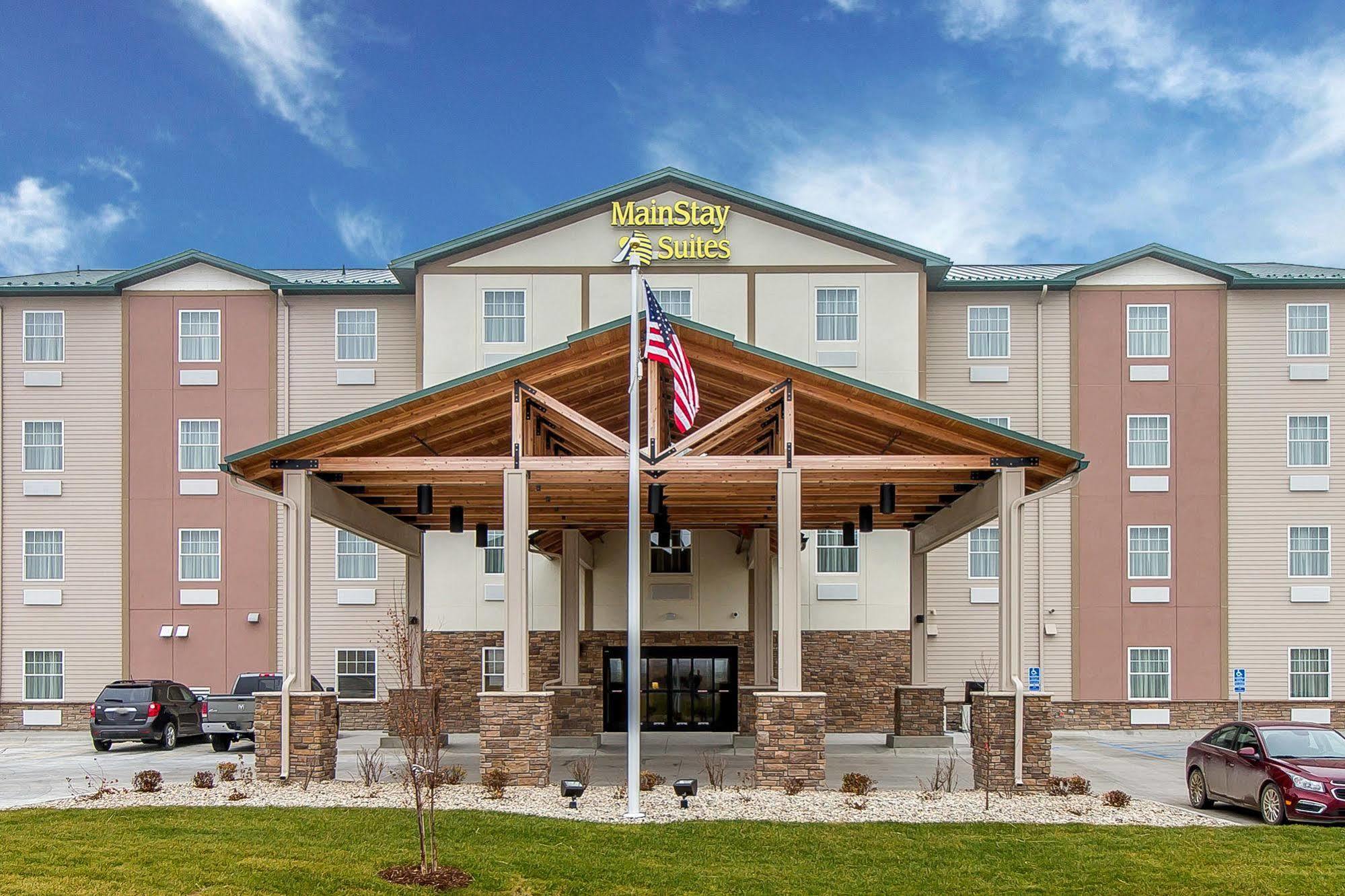 Mainstay Suites Stanley Екстериор снимка