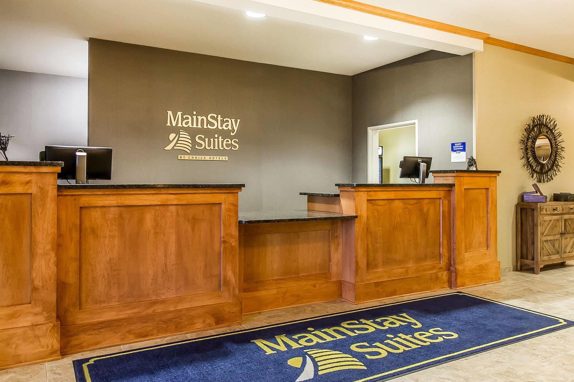 Mainstay Suites Stanley Екстериор снимка