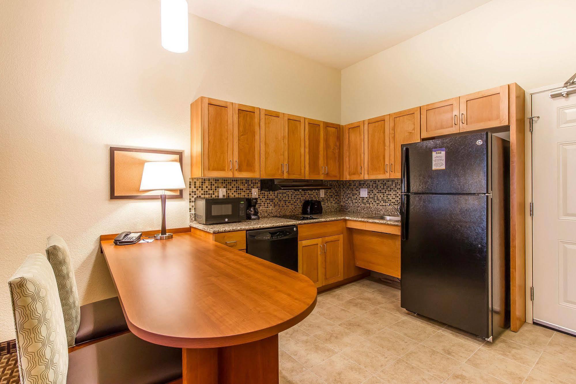 Mainstay Suites Stanley Екстериор снимка