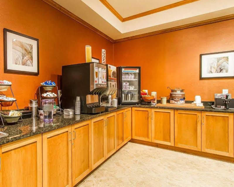 Mainstay Suites Stanley Екстериор снимка