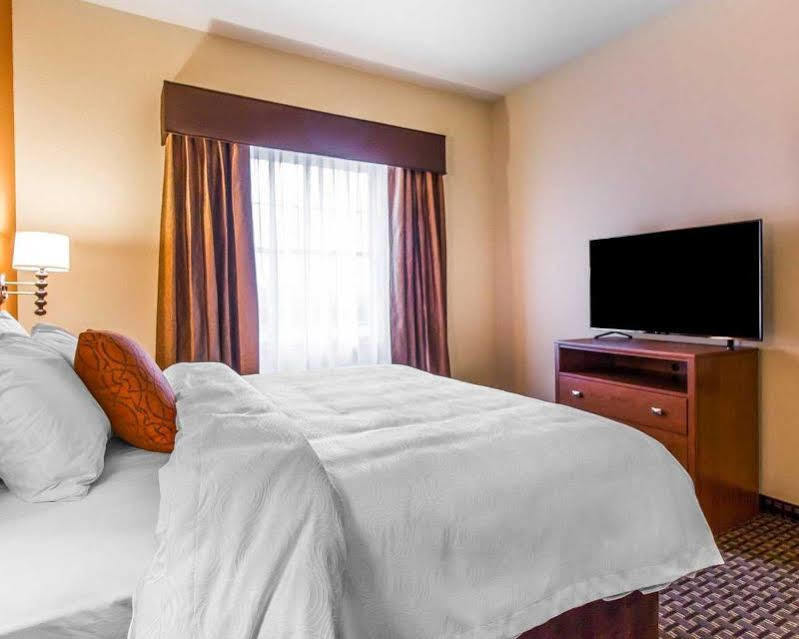 Mainstay Suites Stanley Екстериор снимка