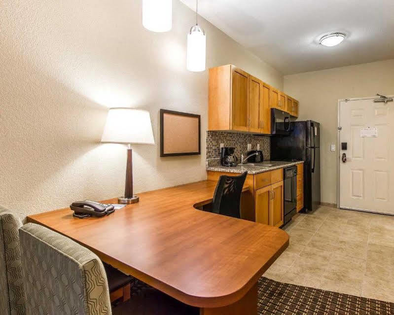 Mainstay Suites Stanley Екстериор снимка