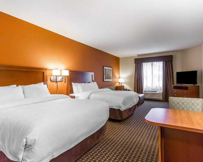 Mainstay Suites Stanley Екстериор снимка