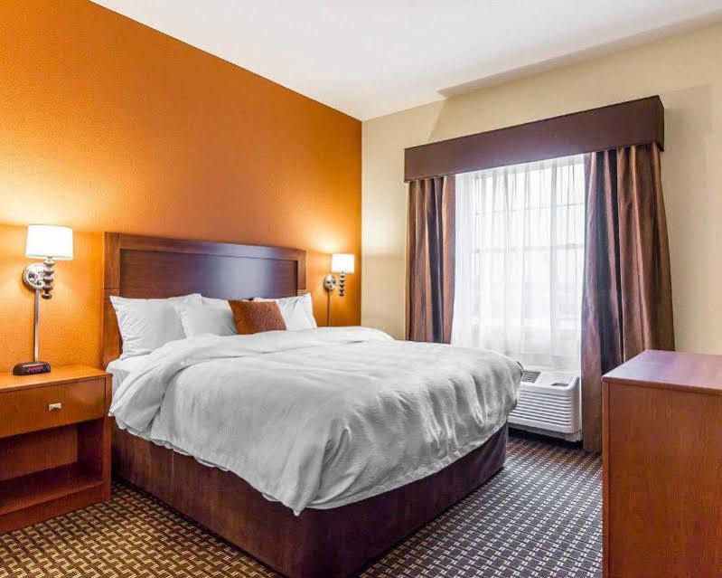 Mainstay Suites Stanley Екстериор снимка