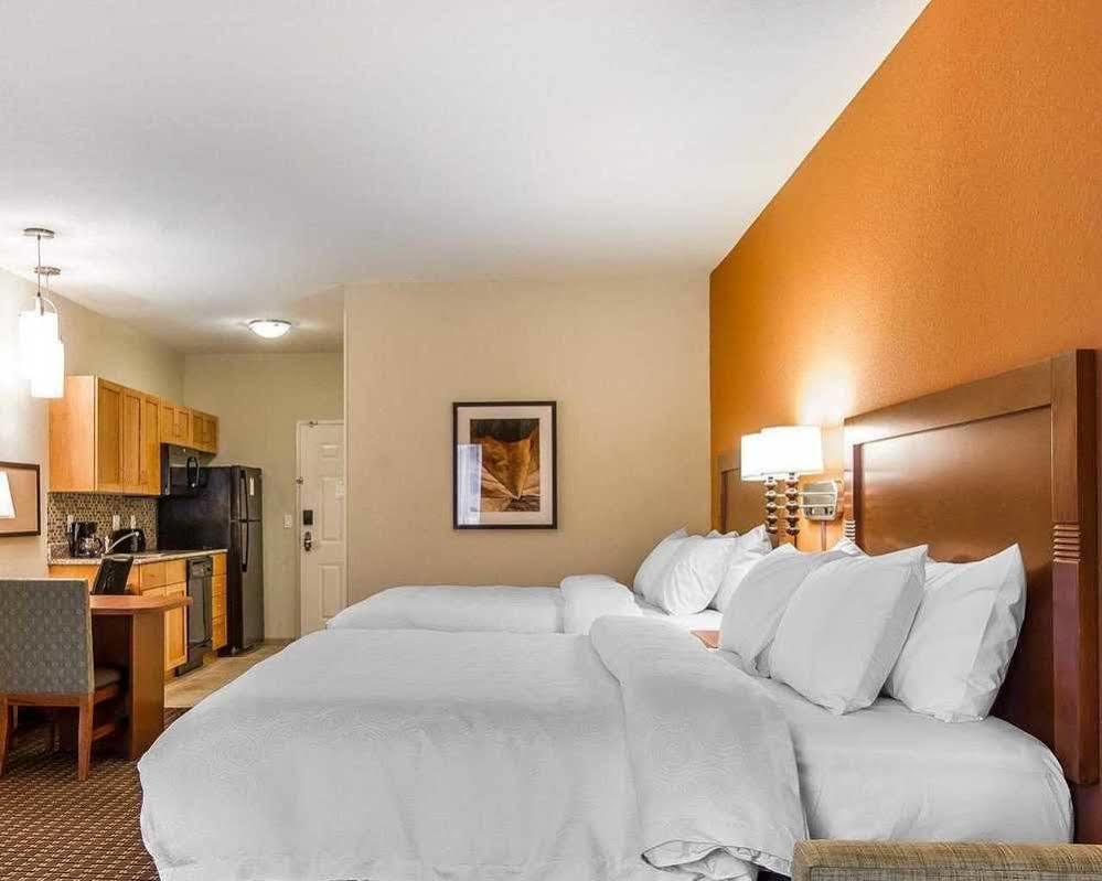 Mainstay Suites Stanley Екстериор снимка